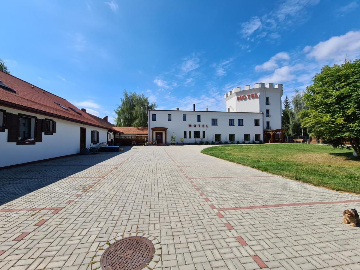 Motel I Restauracja "Pod Baszta" Naglowice Exterior photo