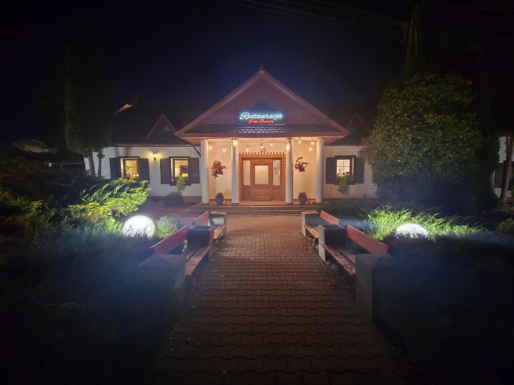 Motel I Restauracja "Pod Baszta" Naglowice Exterior photo